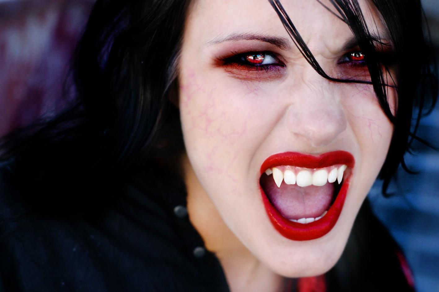 Человеку стать вампиром. Шона Макдональд в роли вампирши. Стейси вампирши. Макияж вампира Катрина.